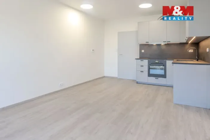 Prodej bytu 1+kk, Zlín, Nad Stráněmi, 34 m2
