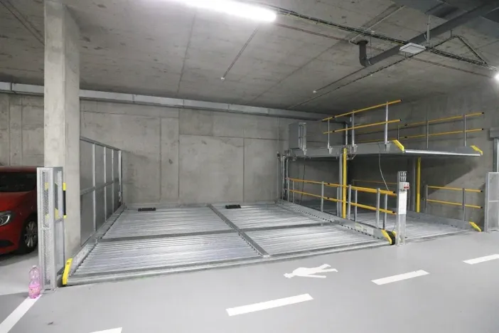 Pronájem garážového stání, Praha, Františka Kadlece, 20 m2