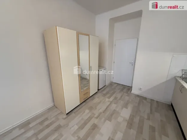 Pronájem bytu 1+kk, Praha - Smíchov, Moulíkova, 30 m2