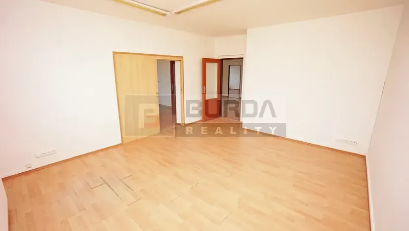 Pronájem kanceláře, Neratovice, 514 m2