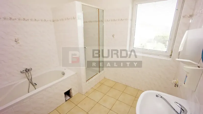 Pronájem kanceláře, Neratovice, 514 m2