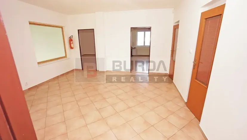 Pronájem kanceláře, Neratovice, 514 m2