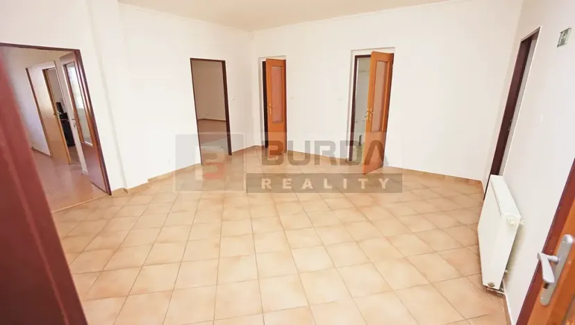 Pronájem kanceláře, Neratovice, 514 m2