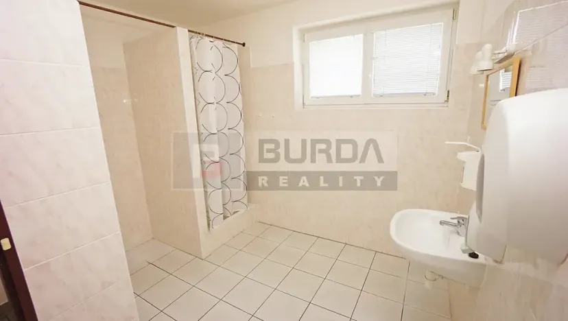 Pronájem kanceláře, Neratovice, 514 m2