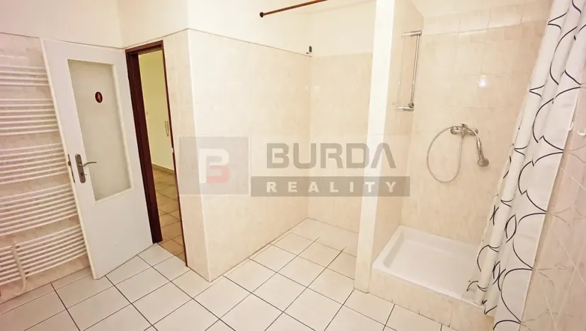 Pronájem kanceláře, Neratovice, 514 m2