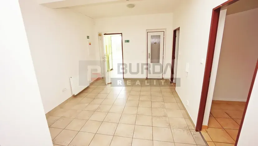 Pronájem kanceláře, Neratovice, 514 m2