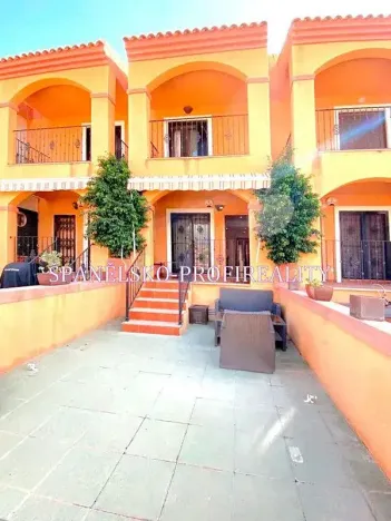 Prodej vícegeneračního domu, Torrevieja, Španělsko, 91 m2