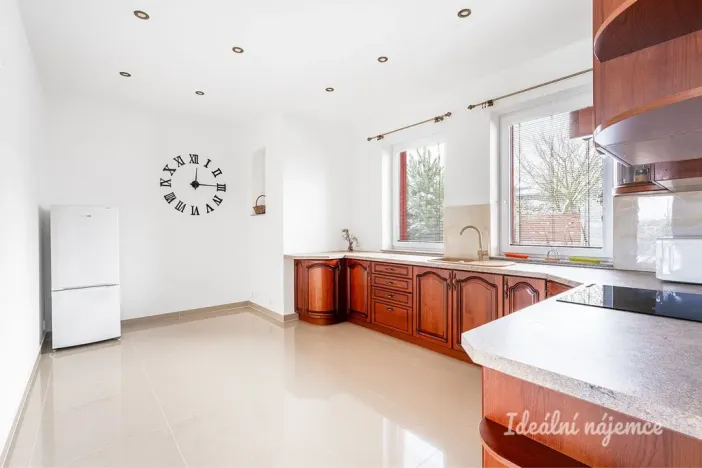 Pronájem rodinného domu, Šestajovice, Sukova, 204 m2