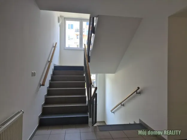 Pronájem bytu 2+1, Praha - Letňany, Zlonická, 48 m2