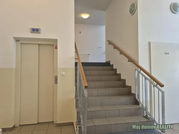 Pronájem bytu 2+1, Praha - Letňany, Zlonická, 48 m2