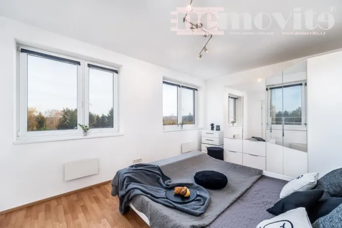 Prodej bytu 2+kk, Jesenice, Na Okruhu, 62 m2