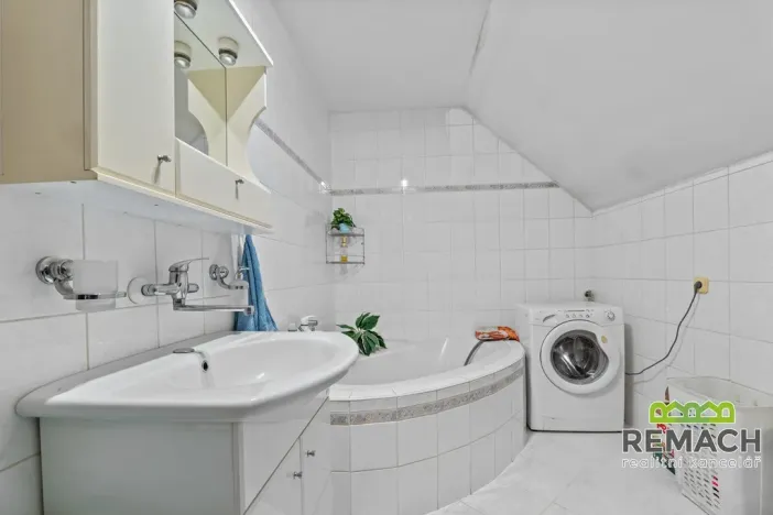 Prodej rodinného domu, Zlechov, 195 m2