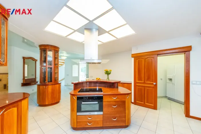 Prodej kanceláře, Praha, U zahrádek, 433 m2