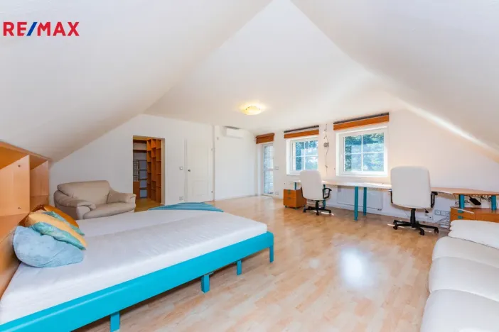 Prodej kanceláře, Praha, U zahrádek, 433 m2