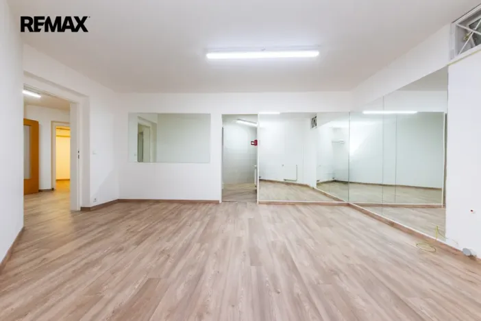 Prodej kanceláře, Praha, U zahrádek, 433 m2