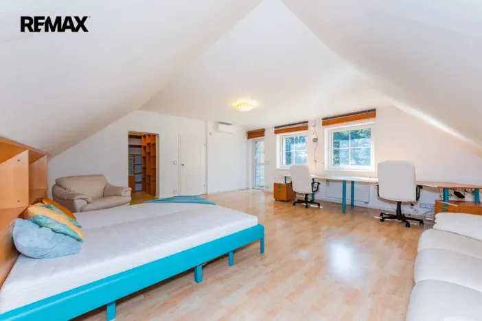 Prodej kanceláře, Praha, U zahrádek, 433 m2