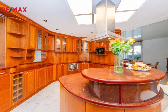 Prodej rodinného domu, Praha, U zahrádek, 433 m2