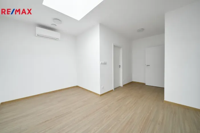 Pronájem bytu 1+kk, Hradec Králové - Pražské Předměstí, Blažíčkovo náměstí, 19 m2