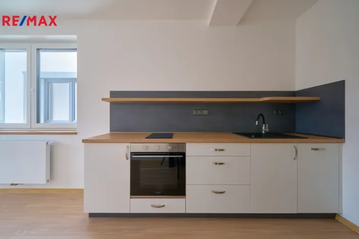 Pronájem bytu 1+kk, Hradec Králové - Pražské Předměstí, Blažíčkovo náměstí, 30 m2