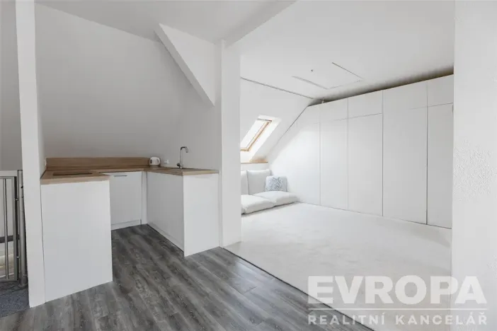 Prodej rodinného domu, Stará Huť, Družstevní, 142 m2