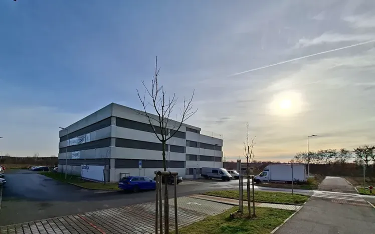 Pronájem garážového stání, Praha - Černý Most, Bryksova, 12 m2