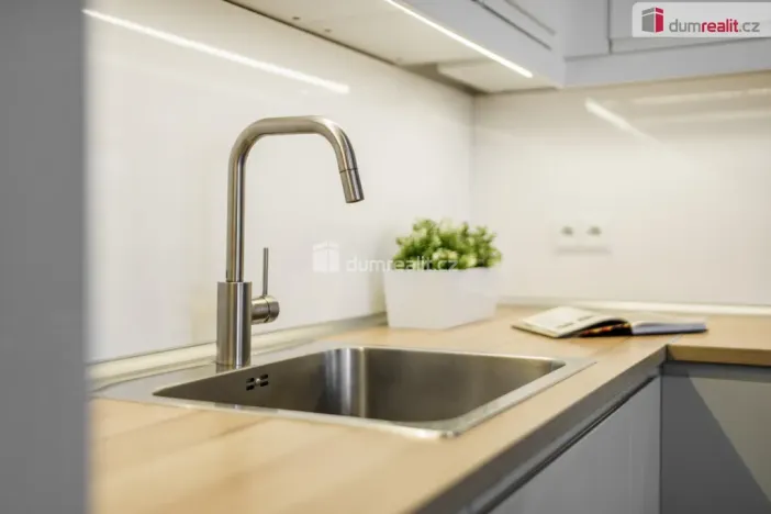 Pronájem bytu 1+kk, Praha - Jinonice, Pod stolovou horou, 37 m2