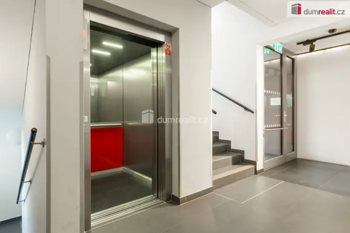 Pronájem bytu 1+kk, Praha - Jinonice, Pod stolovou horou, 37 m2