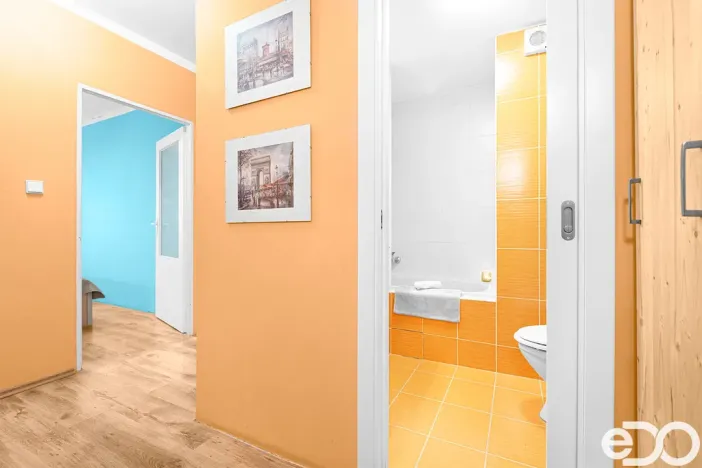 Prodej bytu 2+kk, Praha, Bazovského, 44 m2