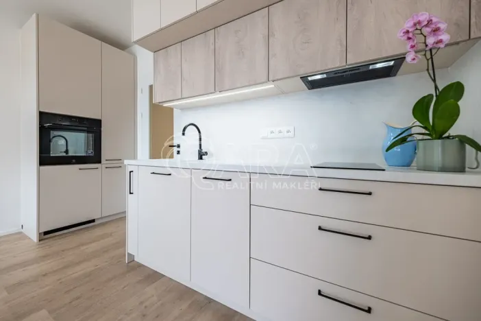 Pronájem bytu 1+kk, Praha - Hloubětín, Poděbradská, 39 m2