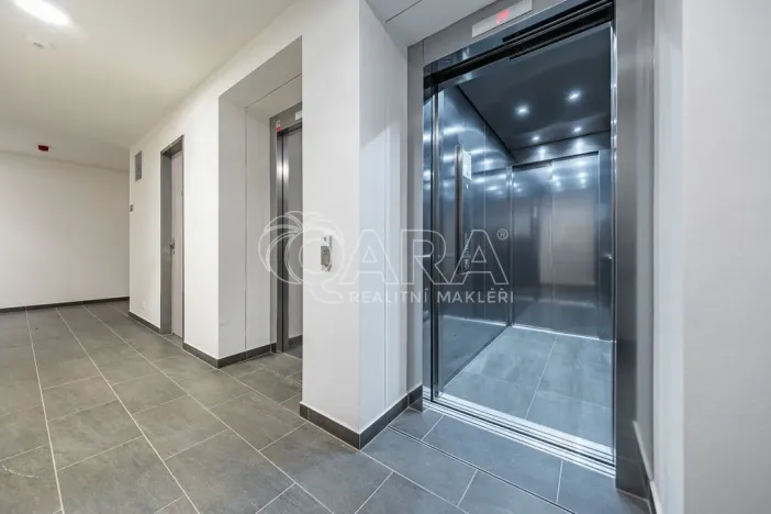 Pronájem bytu 1+kk, Praha - Hloubětín, Poděbradská, 39 m2