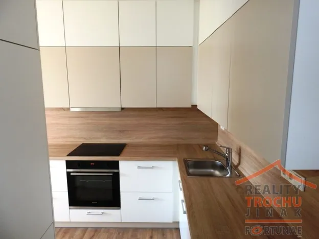 Pronájem bytu 1+kk, Hradec Králové, třída Edvarda Beneše, 30 m2