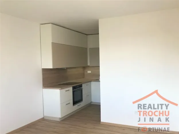 Pronájem bytu 1+kk, Hradec Králové, třída Edvarda Beneše, 30 m2