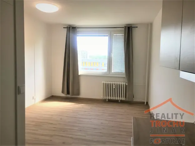 Pronájem bytu 1+kk, Hradec Králové, třída Edvarda Beneše, 30 m2
