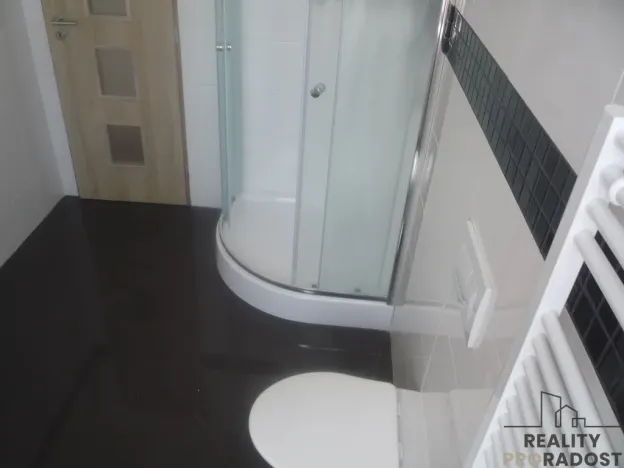 Pronájem bytu 2+kk, Kladno, Jeronýmova, 42 m2