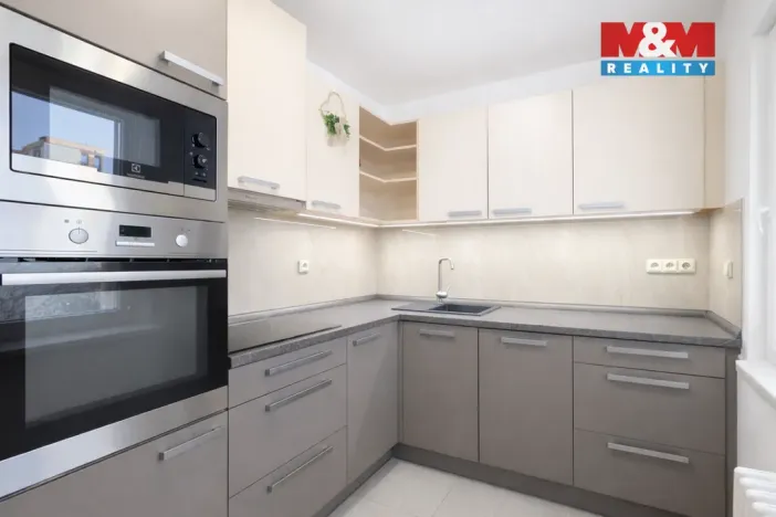 Prodej bytu 3+kk, Benešov, Hráského, 66 m2