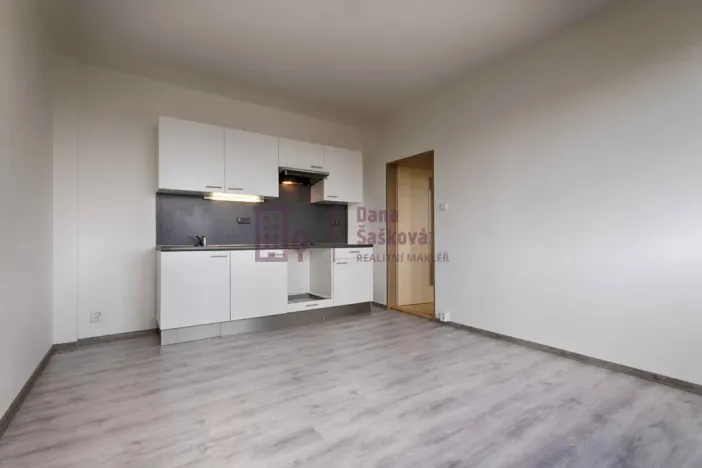 Pronájem bytu 2+kk, Jindřichův Hradec - Jindřichův Hradec III, sídliště Vajgar, 31 m2