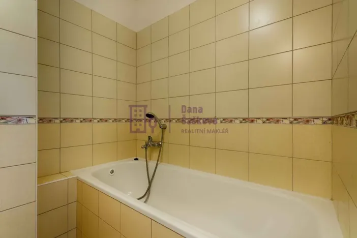 Pronájem bytu 2+kk, Jindřichův Hradec - Jindřichův Hradec III, sídliště Vajgar, 31 m2