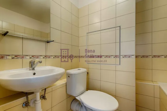 Pronájem bytu 2+kk, Jindřichův Hradec - Jindřichův Hradec III, sídliště Vajgar, 31 m2