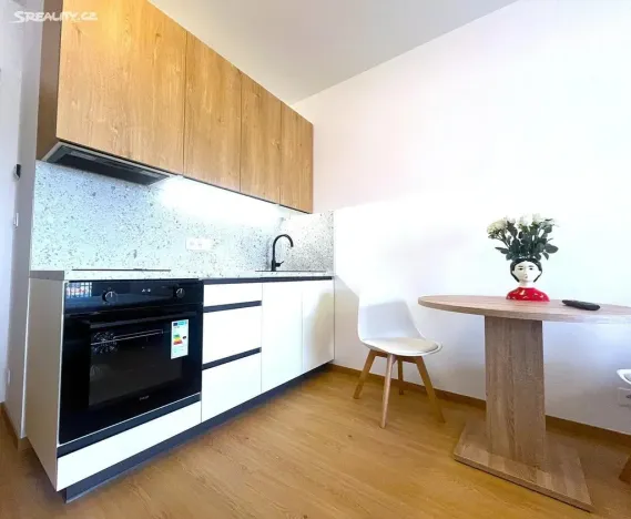 Pronájem bytu 1+kk, Praha - Hloubětín, Poděbradská, 32 m2