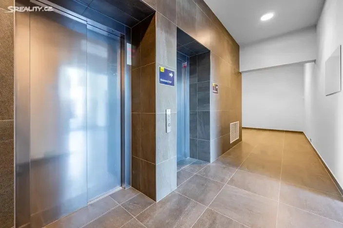 Pronájem bytu 1+kk, Praha - Hloubětín, Poděbradská, 32 m2