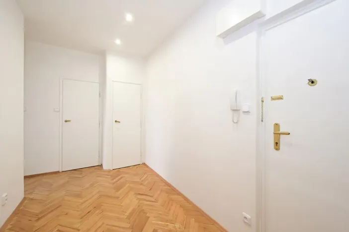 Pronájem bytu 1+kk, Praha - Nusle, Čiklova, 30 m2