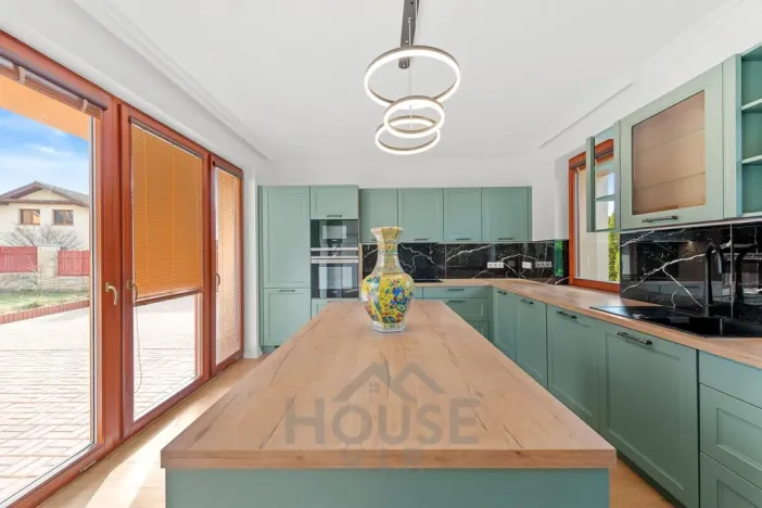 Prodej vily, Babice, Okružní, 200 m2