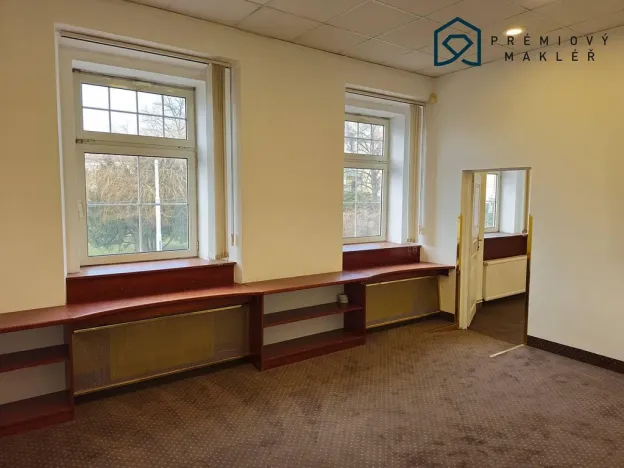 Pronájem kanceláře, Litvínov - Horní Litvínov, Masarykovo nám., 33 m2