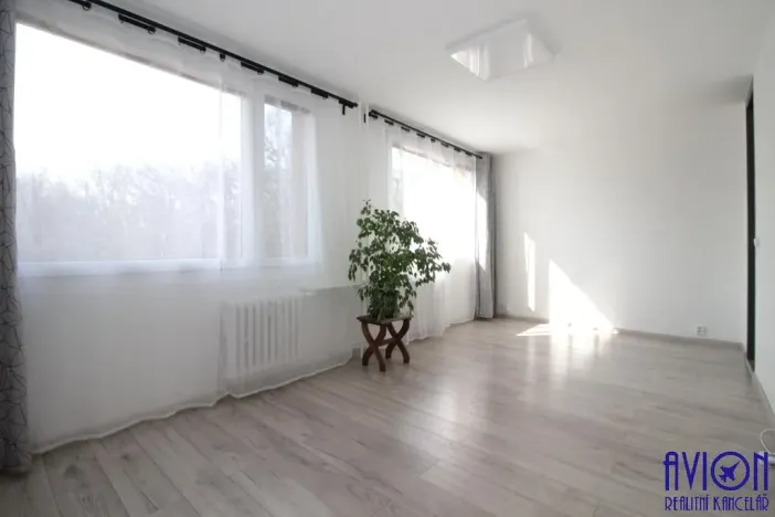 Pronájem bytu 2+kk, Praha - Kobylisy, Jelínkova, 47 m2