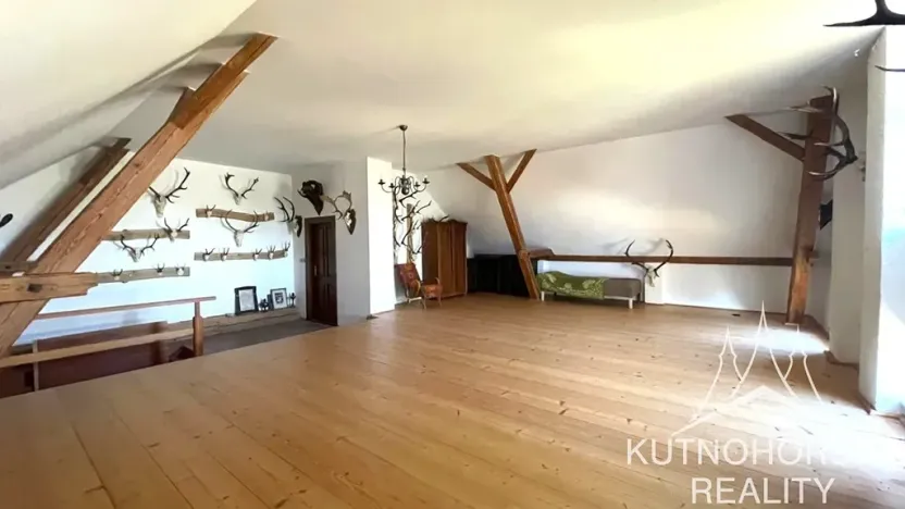 Pronájem chalupy, Čestín, 350 m2