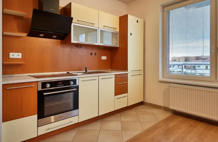 Pronájem bytu 1+kk, Praha, Milotická, 35 m2