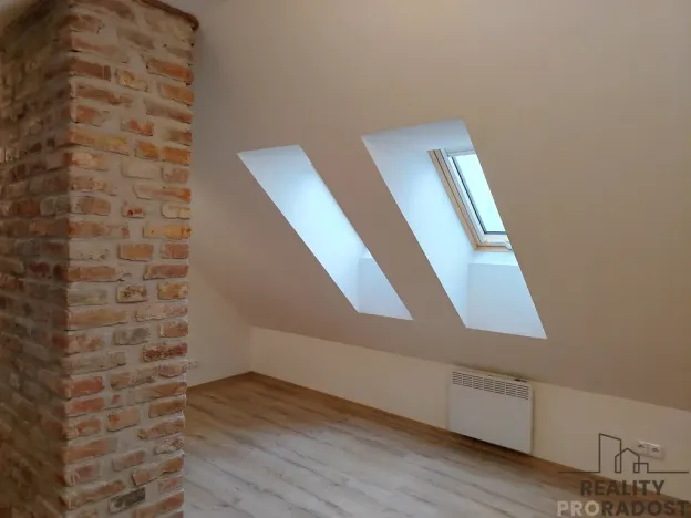 Pronájem bytu 3+kk, Znojmo, nám. Kpt. Otm. Chlupa, 65 m2