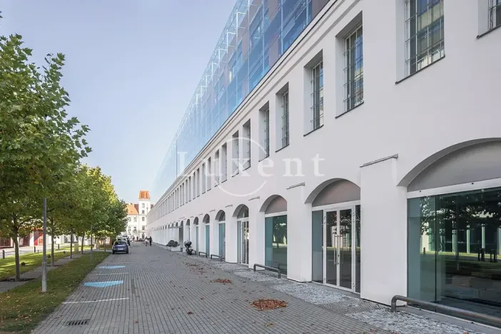 Pronájem kanceláře, Praha, Křižíkova, 416 m2