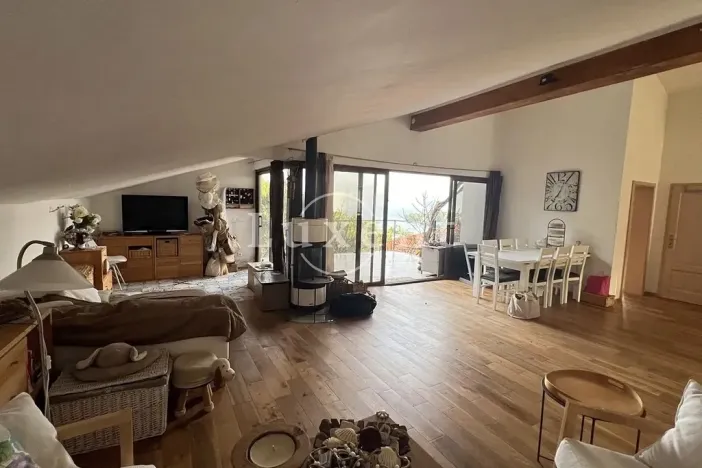 Prodej vícegeneračního domu, Splitska, Chorvatsko, 190 m2