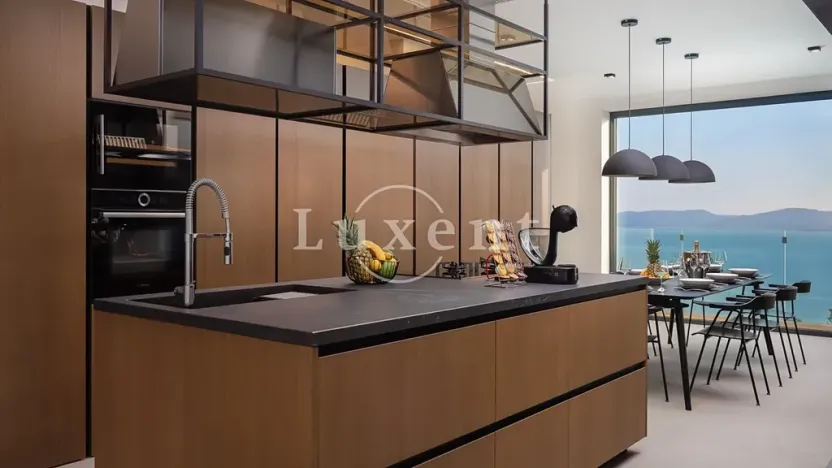 Prodej vily, Omiš, Chorvatsko, 298 m2